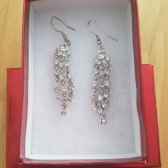 Jewelry - Dangle diamond fashion earrings